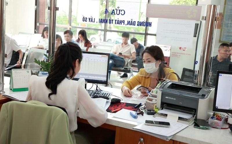 Từ ngày 1.7.2024 thực hiện điều chỉnh mức lương cơ sở từ 1,8 triệu đồng/tháng lên 2,34 triệu đồng/tháng (tăng 30%). Ảnh: Hải Nguyễn
