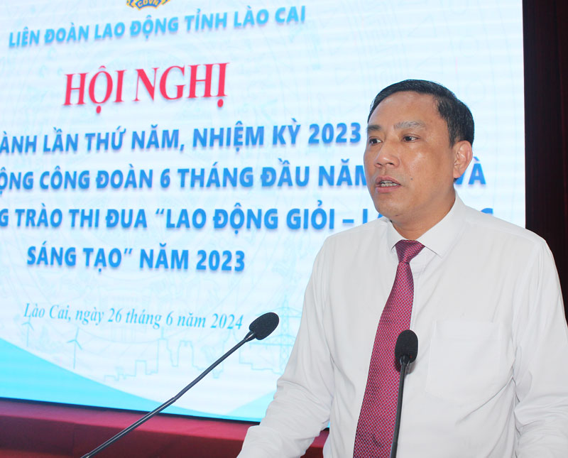 Ông Hoàng Giang - Phó Bí thư Tỉnh ủy Lào Cai phát biểu tại hội nghị. Ảnh: ĐVCC 