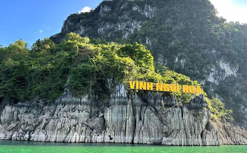 Vịnh Ngòi Hoa viên ngọc trên núi. Ảnh: Linh Anh