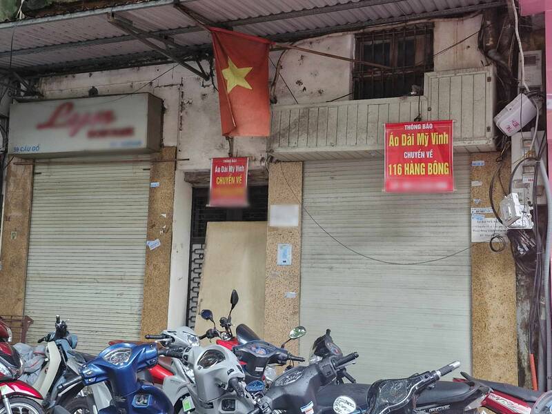 Nhiều cửa hàng trên phố cổ Hà Nội đã chuyển địa điểm kinh doanh. Ảnh: Thu Giang