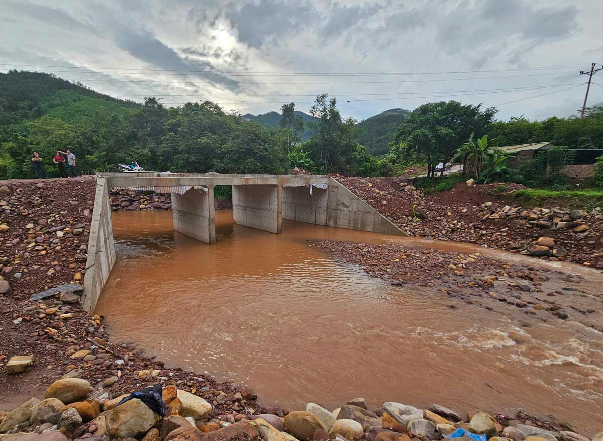 Cầu vượt lũ xã Đồng Tâm, huyện Bình Liêu. Ảnh: Đoàn Hưng