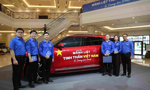 Doanh nghiệp tiên phong nỗ lực trong quá trình chuyển đổi xanh, quyết tâm đẩy nhanh lộ trình phát triển xe điện. 
Ảnh: Vinfast