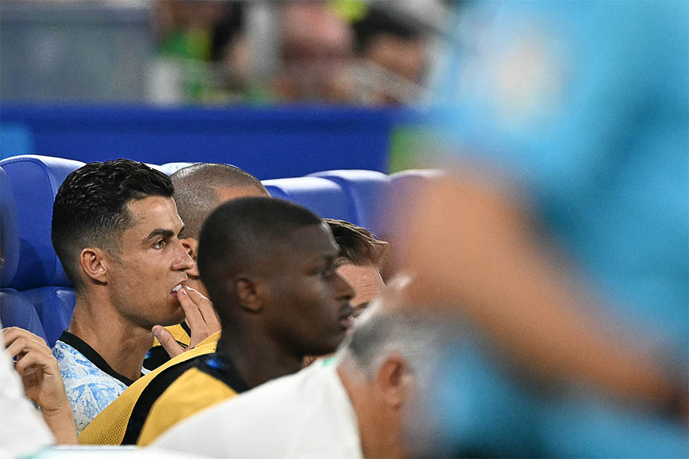Roberto Martinez không nên sử dụng Ronaldo một cách mù quáng. Ảnh: AFP