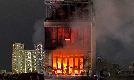 Vụ cháy ngày 16.6 tại ngôi nhà cao tầng trên phố Định Công Hạ (Hoàng Mai, Hà Nội) đã cướp đi sinh mạng của 4 người. Ảnh: Đình Thành
