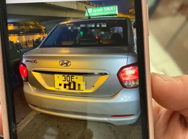 Chiếc taxi bị khách du lịch người Pháp tố có hành vi “chặt chém”. Ảnh: Nhân vật cung cấp