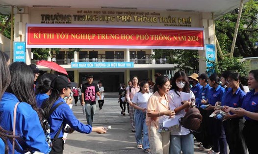Thí sinh dự thi tốt nghiệp THPT năm 2024 tại TP Đà Nẵng. Ảnh: Nguyễn Linh

