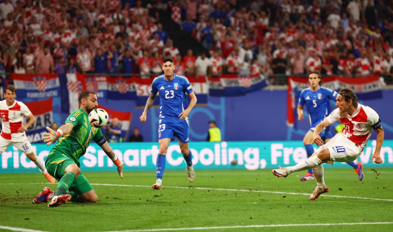 Màn trình diễn xuất sắc của Donnarumma giúp Italy giành quyền vào vòng 16 đội EURO 2024. Ảnh: EURO 2024
