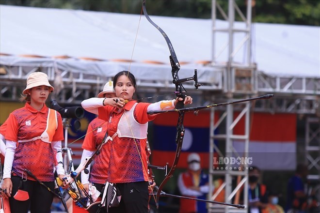 Ngày 25.6, Liên đoàn bắn cung thế giới công bố thể thao Việt Nam được trao thêm một suất trực tiếp dự Olympic Paris (Pháp) 2024 trong nội dung cung một dây cá nhân nữ cho tuyển thủ Đỗ Thị Ánh Nguyệt.  Ảnh: Minh Anh
