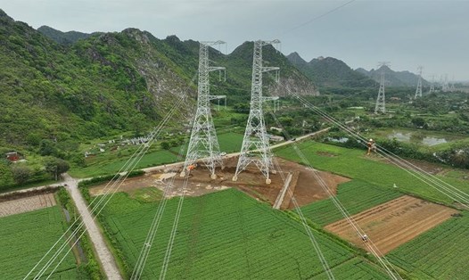 Đường dây 500kV mạch 3 NMNĐ Nam Định 1 - Thanh Hoá đã đủ điều kiện đóng điện. Ảnh: EVNNPT