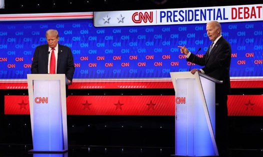 Ông Joe Biden và ông Donald Trump tranh luận trên truyền hình ngày 27.6.2024. Ảnh chụp màn hình