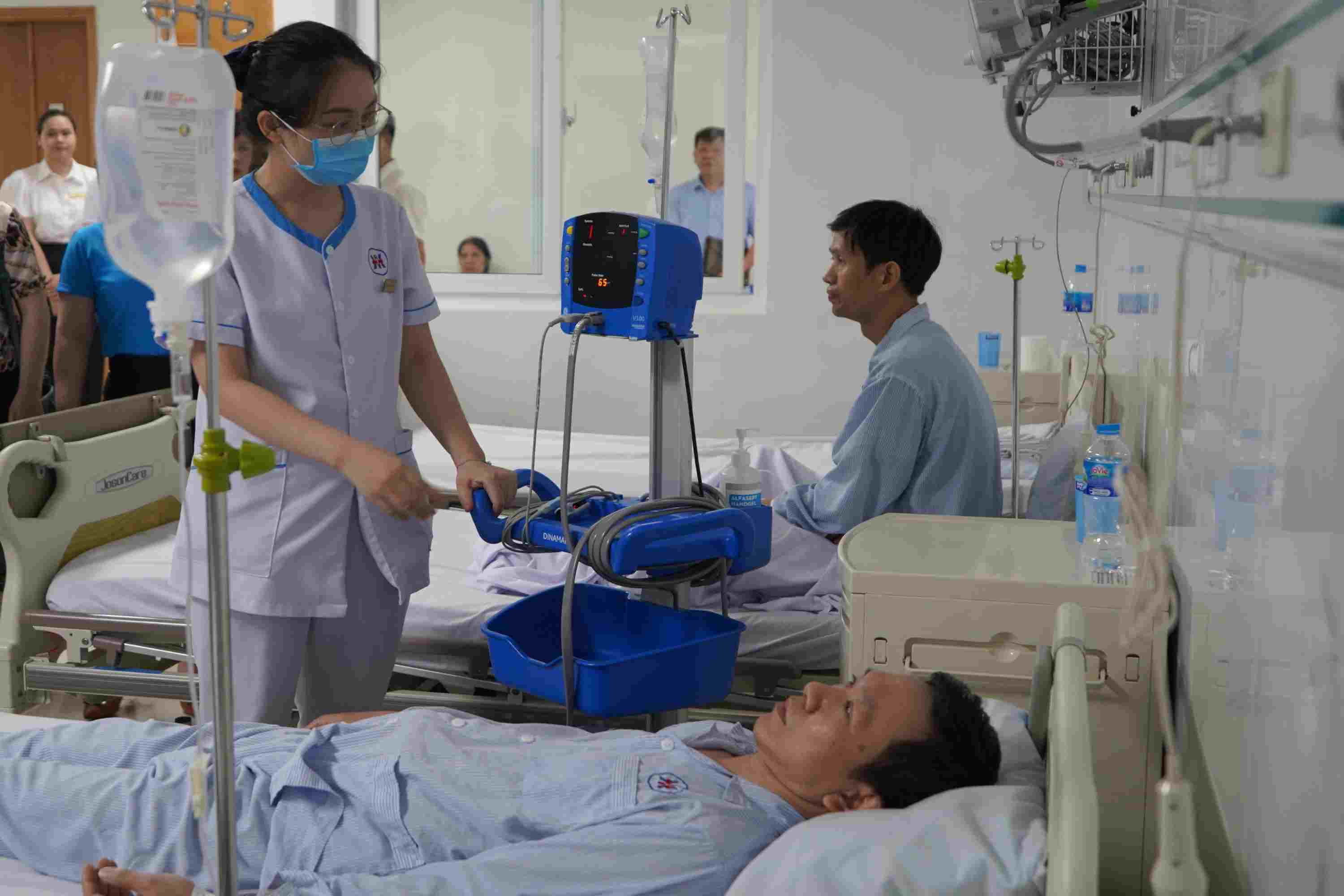 Đến sáng 28.6, một số công nhân đang điều trị tại Bệnh viện Đa khoa Quốc tế Hải Phòng. Ảnh: Mai Dung