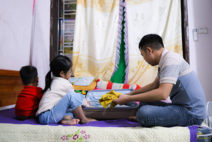 Gia đình anh Nguyễn Văn Quý (đang làm việc cho một công ty FDI của Nhật Bản). Ảnh: Hải Nguyễn