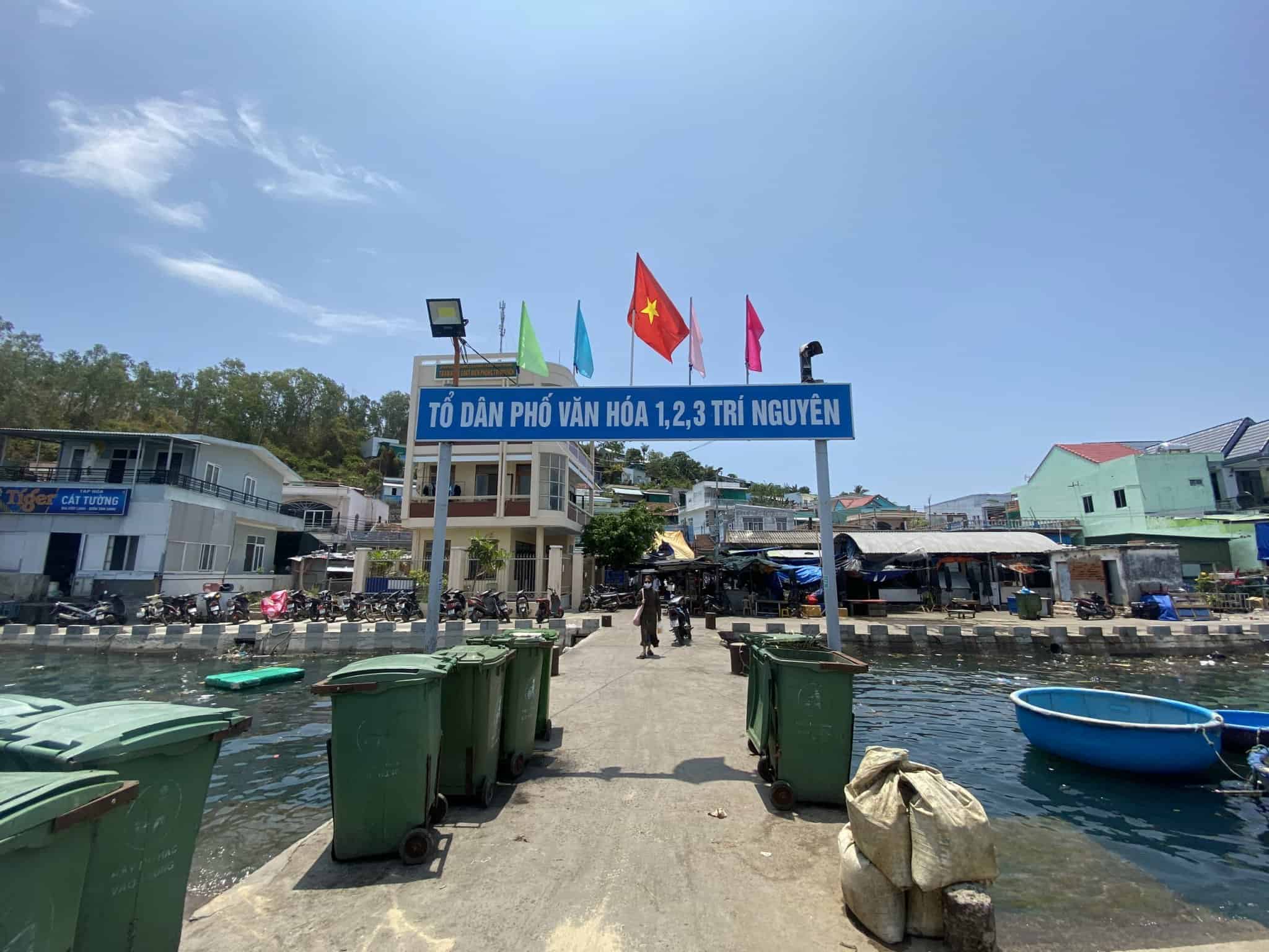 Đường ống vượt biển cấp nước sạch cho hai đảo Trí Nguyên, Hòn Tằm trên vịnh Nha Trang mới bị vỡ. Ảnh: Hữu Long