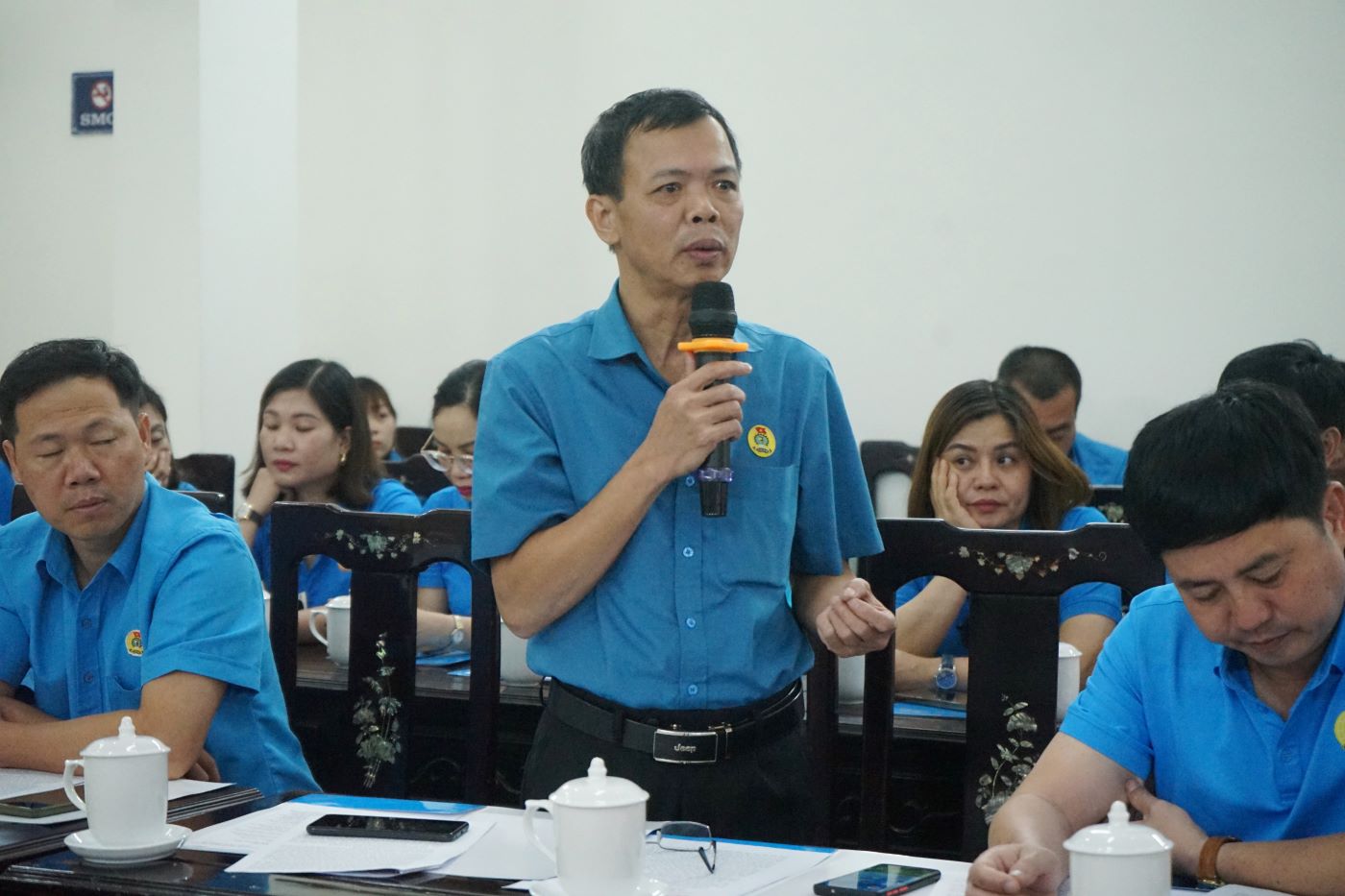 Đại diện lãnh đạo LĐLĐ tỉnh Nam Định và Công đoàn cấp trên trực tiếp cơ sở  nêu câu hỏi về các kinh nghiệm trong hoạt động công đoàn. Ảnh: Quách Du