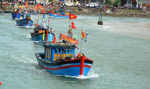 Tàu cá ngư dân Quảng Ngãi vươn khơi khai thác hải sản. Ảnh: Viên Nguyễn