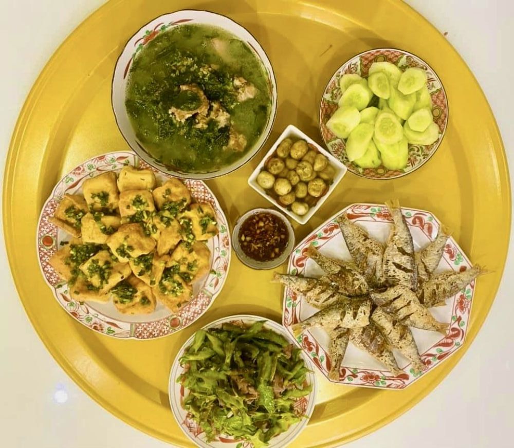  Mâm cơm gia đình với những món ăn thân thuộc