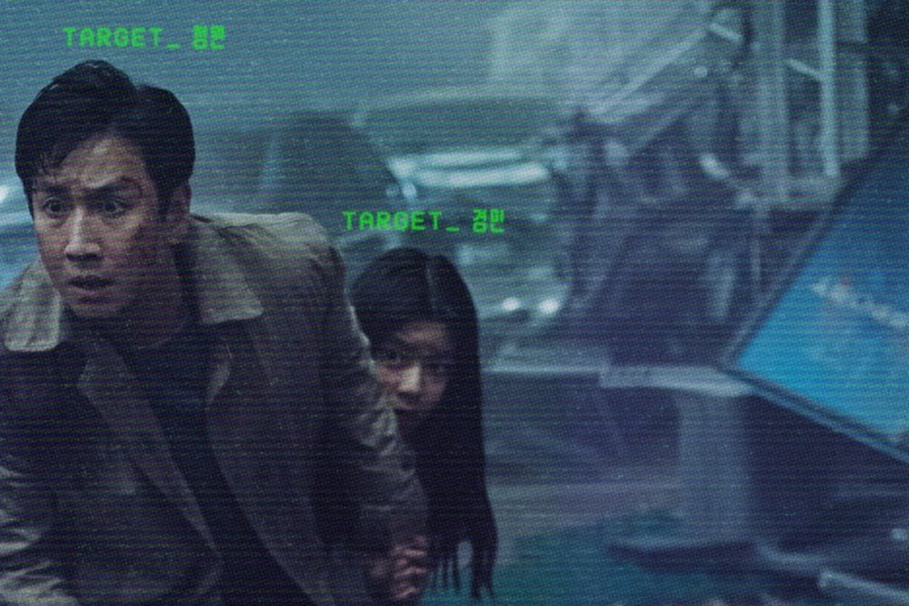 Cố tài tử Lee Sun Kyun và bạn diễn nhí trong một cảnh phim “Dự án mật: Thảm họa trên cầu”. Ảnh: CJ