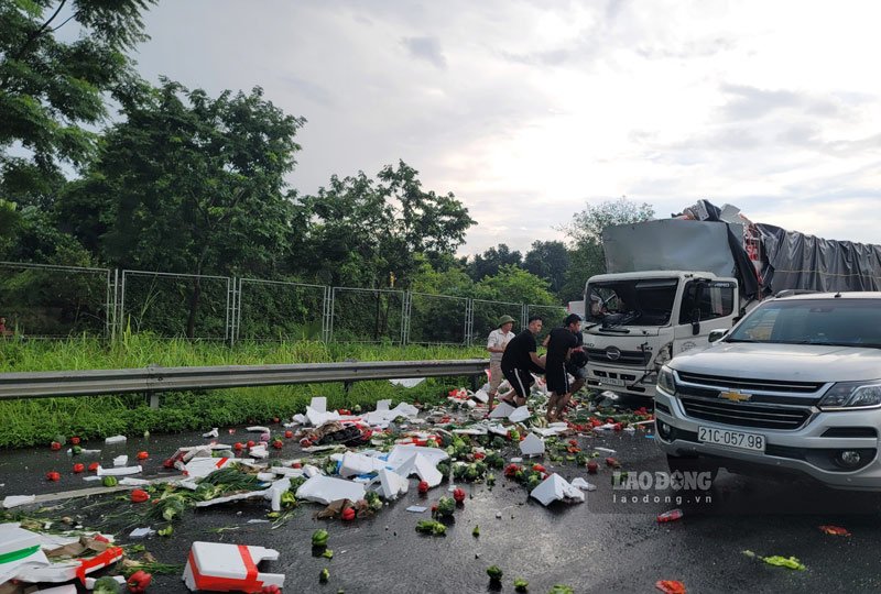 Hiện trường tai nạn trên cao tốc Nội Bài - Lào Cai