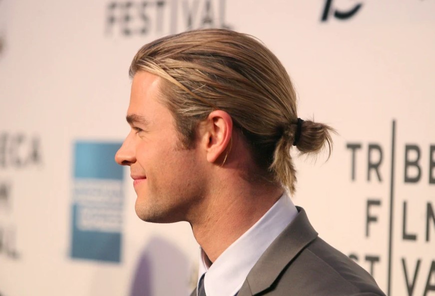 Nam diễn viên Chris Hemsworth đặc biệt yêu thích kiểu tóc "Man Bun". Ảnh: Xinhua