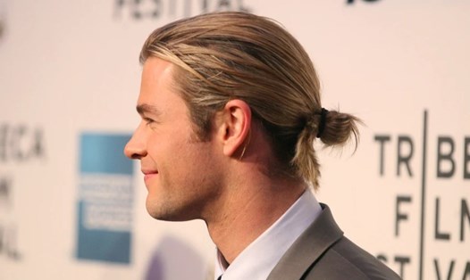 Nam diễn viên Chris Hemsworth đặc biệt yêu thích kiểu tóc "Man Bun". Ảnh: Xinhua