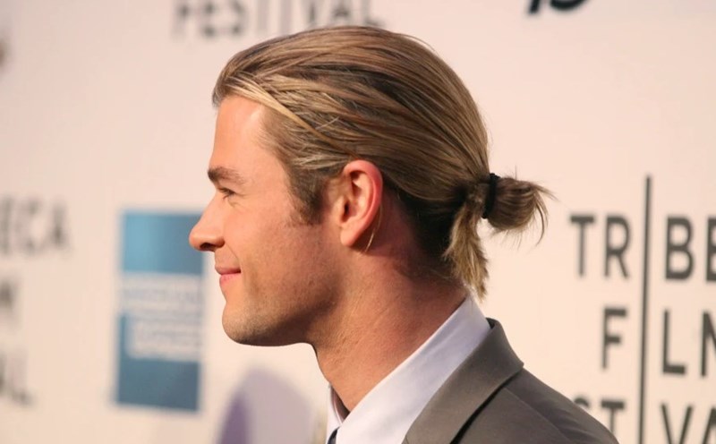 Nam diễn viên Chris Hemsworth đặc biệt yêu thích kiểu tóc "Man Bun". Ảnh: Xinhua