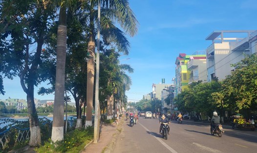 Khu vực đường Hoa Lư, phường Đống Đa (TP Quy Nhơn, Bình Định), nơi trung tá Hồ Việt Quang bị xe tải tông trong lúc đi bộ thể dục. Ảnh: Du Ca