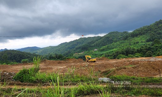 Thiếu đất đắp là khó khăn mà dự án xây dựng cao tốc Đồng Đăng - Trà Lĩnh đang gặp phải. Ảnh: Tân Văn.