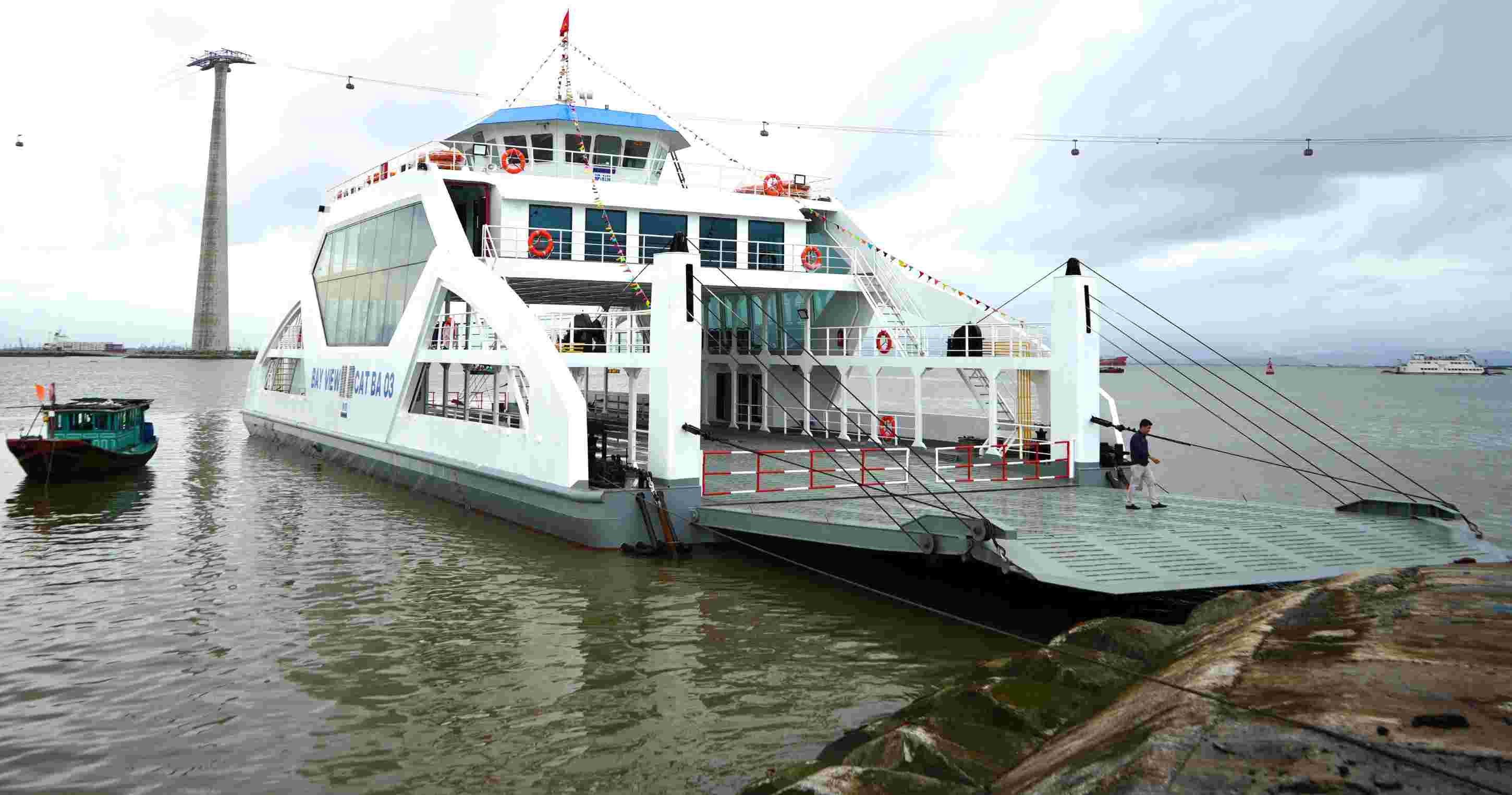 Phà mới hiện đang neo tại bến phà Gót trước khi đưa vào chạy thử. Ảnh: Mai Dung