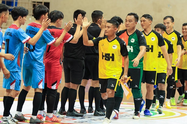 Giải Futsal Saigon Super Cup 2024 có sự góp mặt của các cựu tuyển thủ futsal Việt Nam, cũng như nhiều cầu thủ từng thi đấu futsal chuyên nghiệp. Ảnh: Đình Thảo
