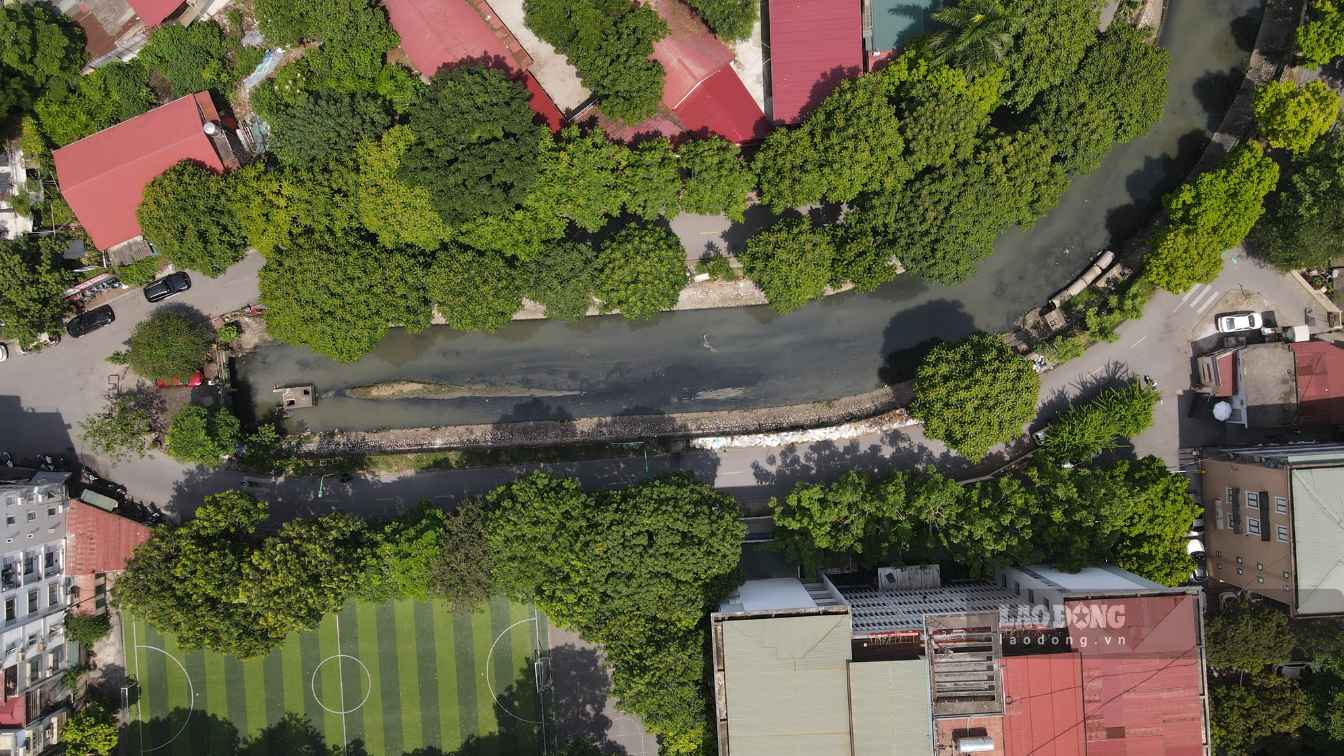 Sông Lừ thuộc địa phận Hà Nội được ví là một dòng “chết” bởi sự ô nhiễm nghiêm trọng. 