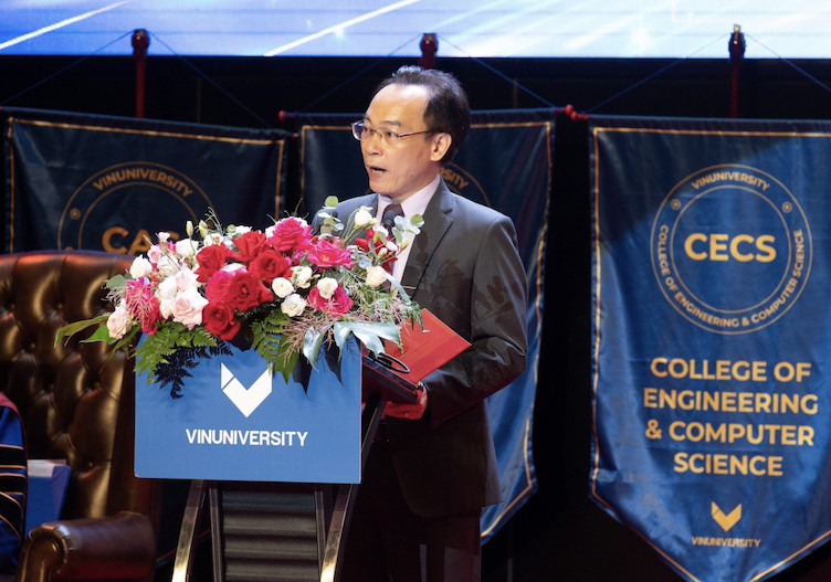 Thứ trưởng Bộ GD-ĐT Hoàng Minh Sơn phát biểu tại buổi lễ 