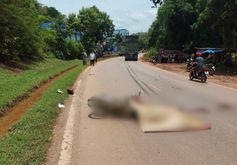 Hiện trường vụ tai nạn trên Quốc lộ 6 khiến 3 người thương vong ngày 29.6.2024. Ảnh: Người dân cung cấp