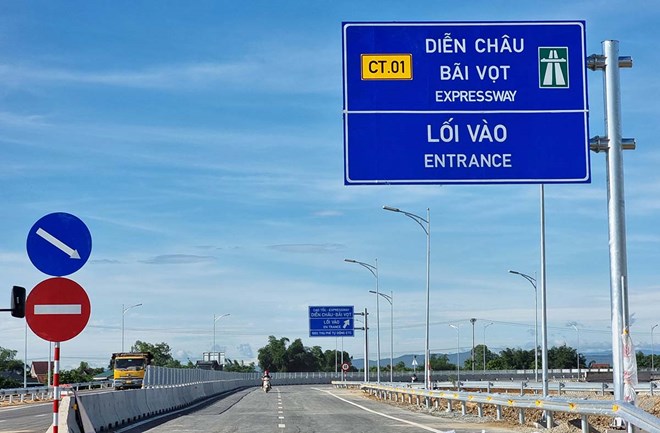 Toàn tuyến cao tốc Diễn Châu - Bãi Vọt sẽ được thông xe đưa vào khai thác từ sáng 30.6. Ảnh: Quang Đại