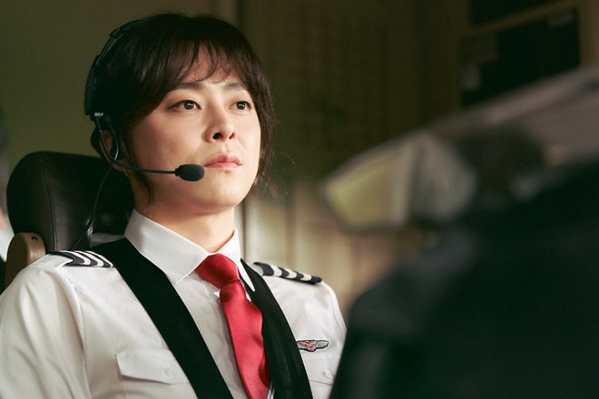 Jo Jung Suk giảm 7kg, áp lực khi giả gái, đóng hài ở phim “Chàng nữ phi công”