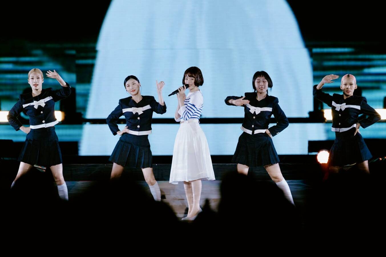 Màn trình diễn ca khúc "Aoi Sangoshou" của Hanni (NewJeans) gây sốt. Ảnh: ADOR