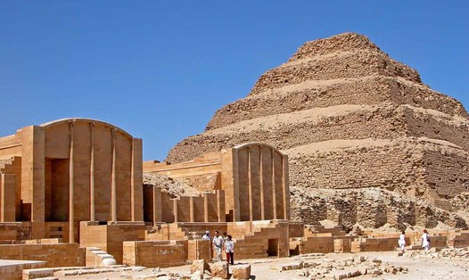 Kim tự tháp bậc thang Djoser ở nghĩa địa Saqqara Ai Cập. Ảnh: World History Encyclopedia