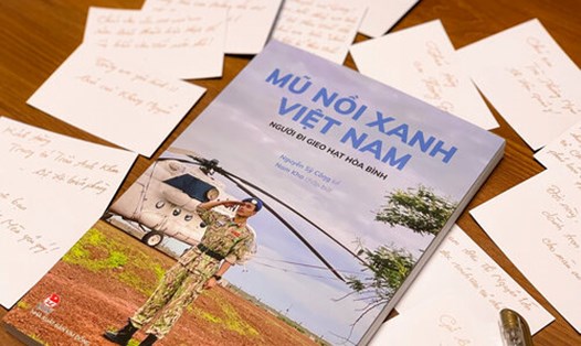 “Mũ nồi xanh Việt Nam - Người đi gieo hạt hòa bình” do Nhà xuất bản Kim Đồng phát hành. Ảnh: NXB