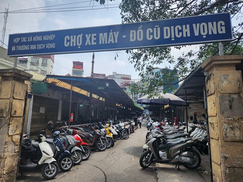 Chợ xe máy cũ Dịch Vọng. Ảnh: Minh Hạnh 