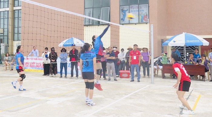LĐLĐ huyện Quảng Trạch vừa tổ chức thành công giải bóng chuyền nữ công nhân, viên chức, lao động năm 2024. Ảnh: Công Sáng