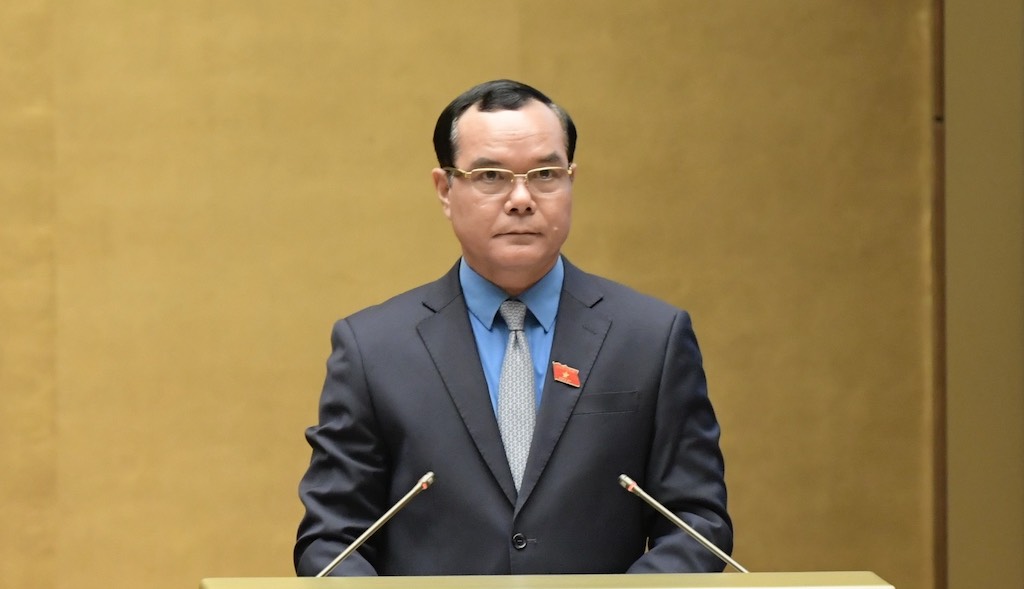 Chủ tịch Tổng Liên đoàn Lao động Việt Nam Nguyễn Đình Khang trình bày báo cáo tóm tắt Tờ trình về dự án Luật Công đoàn (sửa đổi) chiều 3.6. Ảnh: Hải Nguyễn