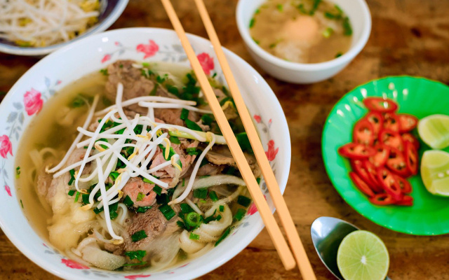 Quán phở của ông chủ gốc Bắc gần 30 năm đắt khách ở TPHCM. Ảnh: Foody