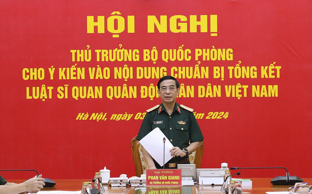 Đại tướng Phan Văn Giang, Ủy viên Bộ Chính trị, Phó Bí thư Quân ủy Trung ương, Bộ trưởng Bộ Quốc phòng phát biểu tại Hội nghị. Ảnh: Nguyên Hải