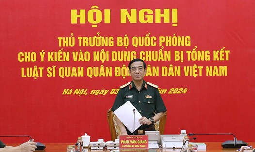 Đại tướng Phan Văn Giang, Ủy viên Bộ Chính trị, Phó Bí thư Quân ủy Trung ương, Bộ trưởng Bộ Quốc phòng phát biểu tại Hội nghị. Ảnh: Nguyên Hải