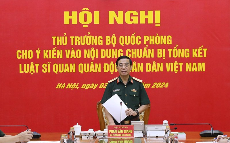 Đại tướng Phan Văn Giang, Ủy viên Bộ Chính trị, Phó Bí thư Quân ủy Trung ương, Bộ trưởng Bộ Quốc phòng phát biểu tại Hội nghị. Ảnh: Nguyên Hải