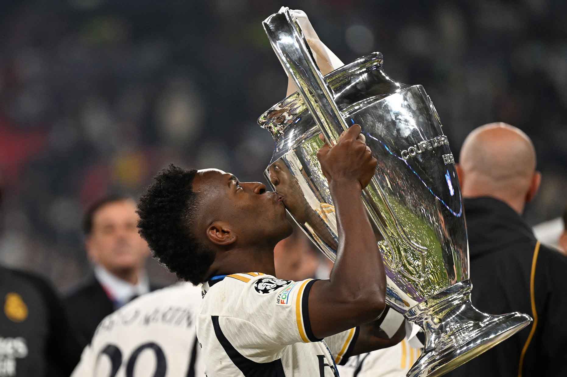 Danh hiệu Champions League thứ 2 trong sự nghiệp ở tuổi 23 của Vinicius. Ảnh: AFP