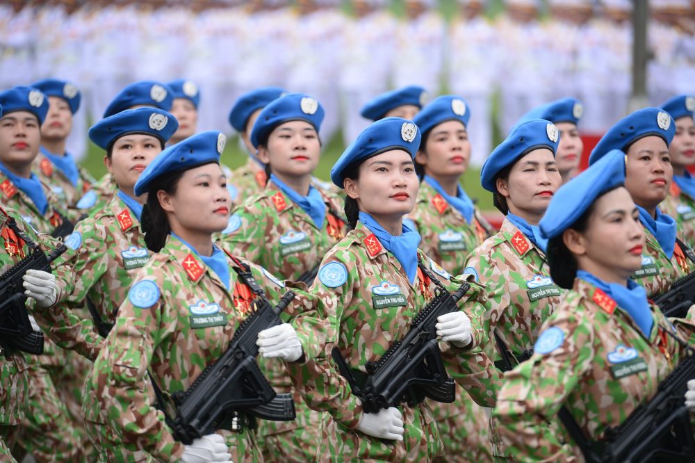 Khối nữ sĩ quan Gìn giữ hòa bình. Ảnh: Trần Vương