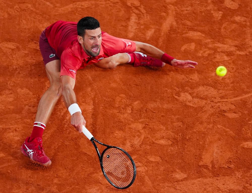Ở tuổi 37, Djokovic vẫn bền bỉ trong trận đấu kéo dài. Ảnh: Rolan Garros