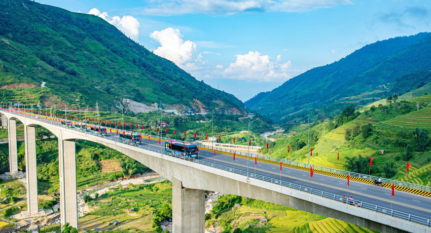 Cầu Móng Sến chiều dài 612 m có 5 nhịp liên tục, trong đó nhịp dài nhất là 132 m. Ảnh: An Nhiên