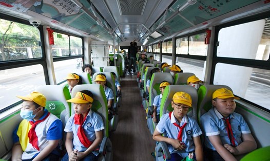 Mỹ, Hàn Quốc đều trang bị các hệ thống để đảm bảo học sinh không bị nhốt, bỏ lại trên xe đưa đón. Ảnh: Xinhua