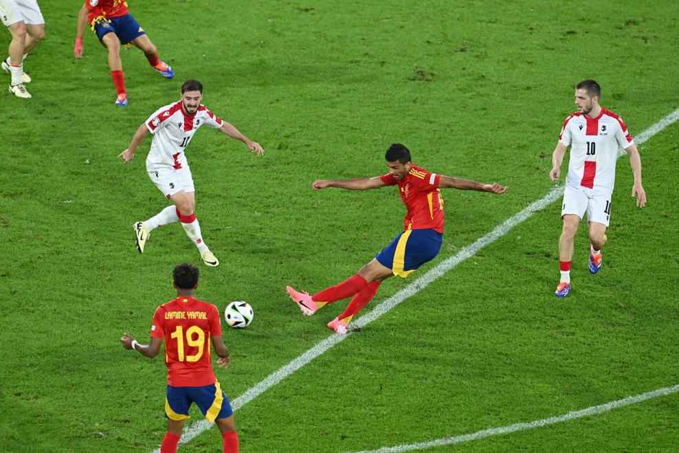 Rodri ghi bàn quân bình tỉ số cho đội tuyển Tây Ban Nha. Ảnh: UEFA